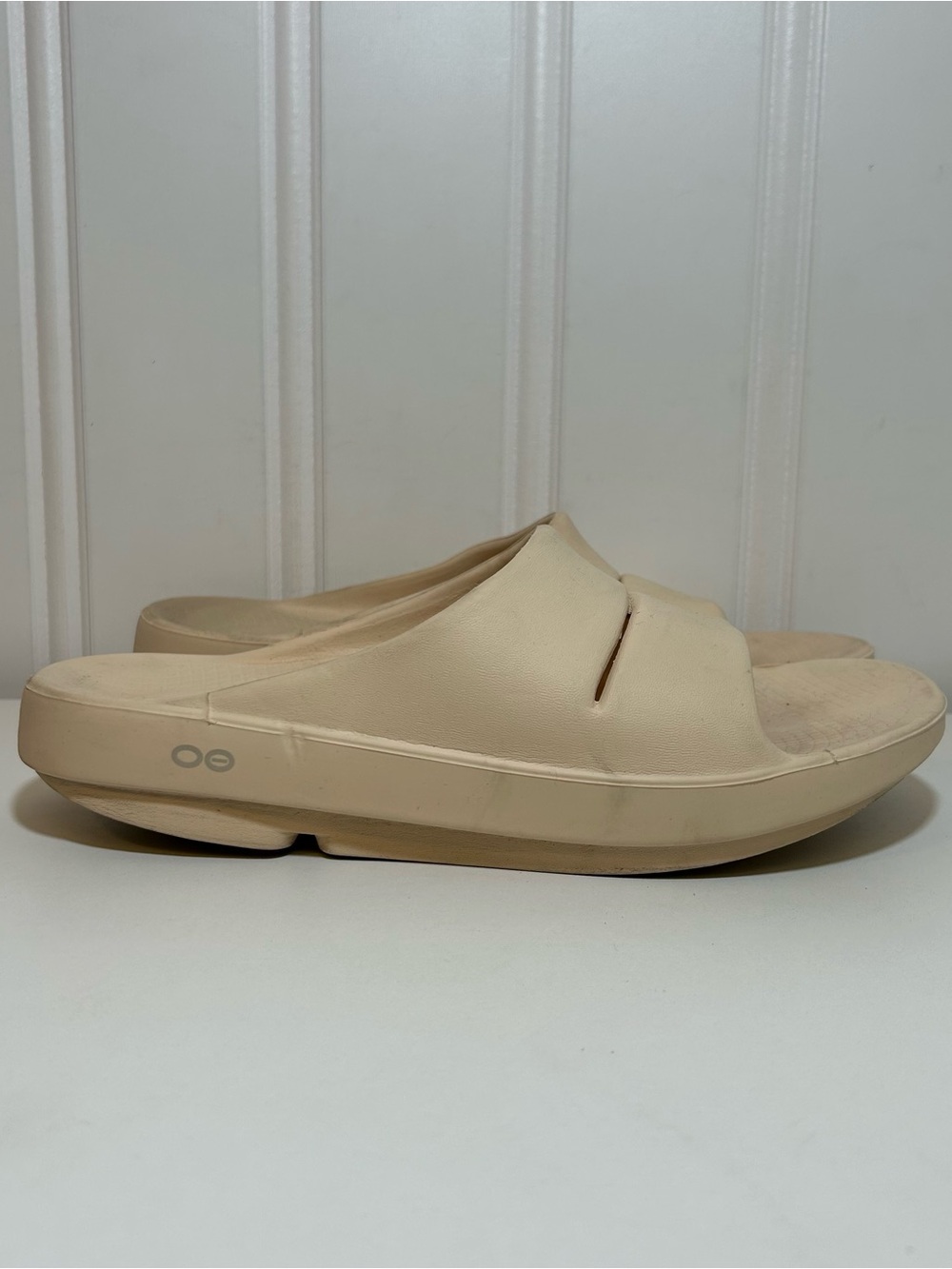 Oofos ooahh beige slide Comfort Sandal in Cream -